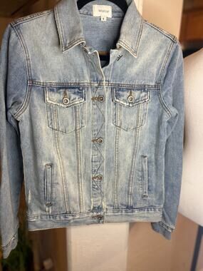 Wishlist Women's Light Wash Classic Denim Jacket Small 2-6